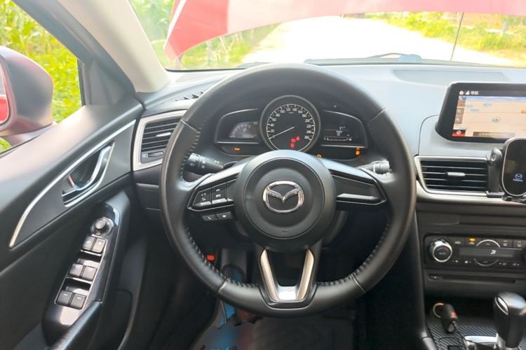 Used Mazda 3 Axela 2017 Sedan 1.5L Automatic Luxury Model Emission Standard China V Steering Wheel
