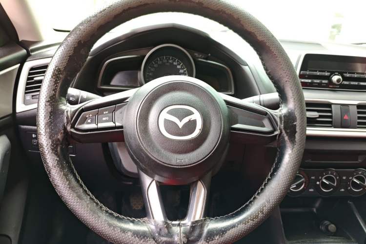 Used Mazda 3 Axela 2017 Sedan 1.5L Manual Comfort Model Emission Standard China V Steering Wheel
