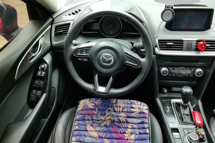 Used Mazda 3 Axela 2017 Sedan 1.5L Automatic Luxury Model China VI Standard Steering Wheel