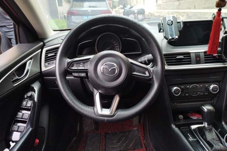 Used Mazda 3 Axela 2017 Sedan 1.5L Automatic Luxury Model Emission Standard China V Steering Wheel