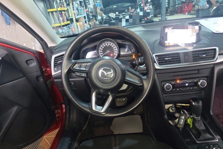 Used Mazda 3 Axela 2017 Sedan 1.5L Automatic Luxury Model Emission Standard China V Steering Wheel