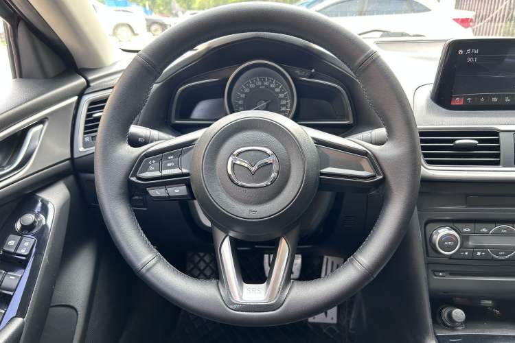 Used Mazda 3 Axela 2017 Sedan 1.5L Automatic Luxury Model Emission Standard China V Steering Wheel