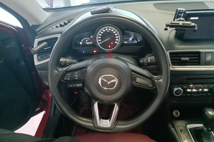 Used Mazda 3 Axela 2017 Sedan 1.5L Automatic Luxury Model Emission Standard China V Steering Wheel