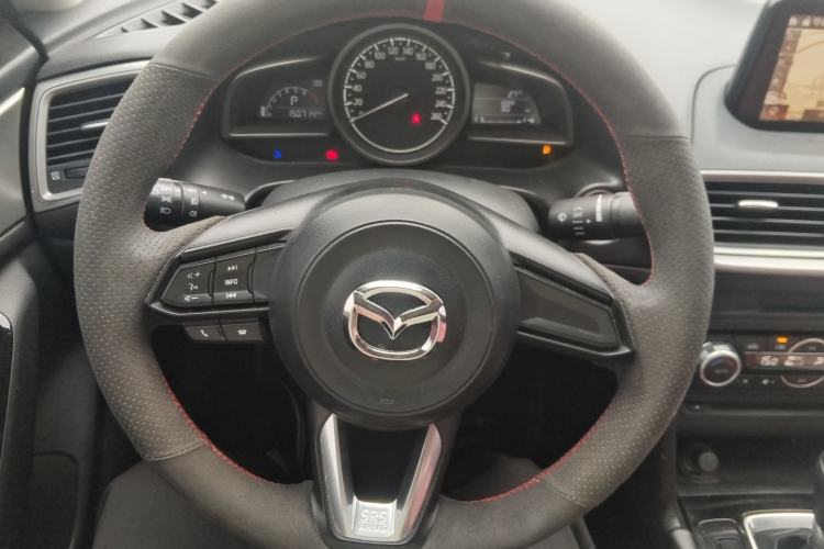 Used Mazda 3 Axela 2017 Sedan 1.5L Automatic Luxury Model Emission Standard China V Steering Wheel