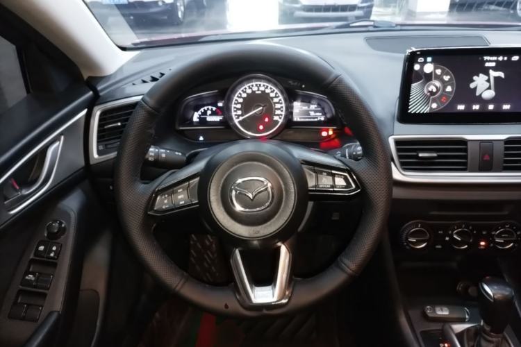 Used Mazda 3 Axela 2017 Hatchback 1.5L Automatic Comfort Model Emission Standard China V Steering Wheel