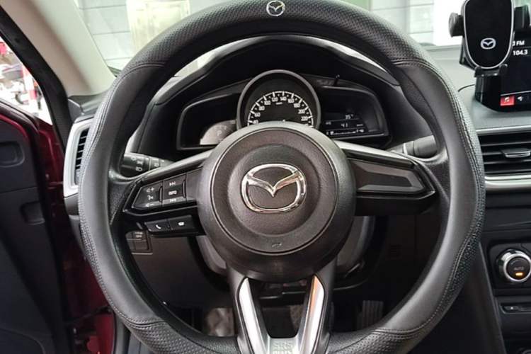 Used Mazda 3 Axela 2017 Sedan 1.5L Automatic Luxury Model Emission Standard China V Steering Wheel