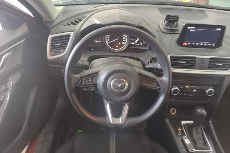 Used Mazda 3 Axela 2017 Hatchback 1.5L Automatic Luxury Model Emission Standard China V Steering Wheel