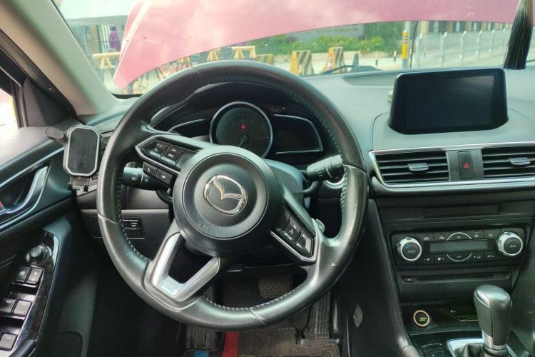 Used Mazda 3 Axela 2017 Hatchback 2.0L Automatic Sport Model China V Emission Standard Steering Wheel