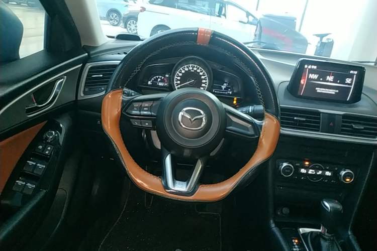 Used Mazda 3 Axela 2017 Sedan 1.5L Automatic Luxury Model Emission Standard China V Steering Wheel