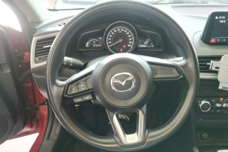 Used Mazda 3 Axela 2017 Sedan 1.5L Automatic Luxury Model Emission Standard China V Steering Wheel