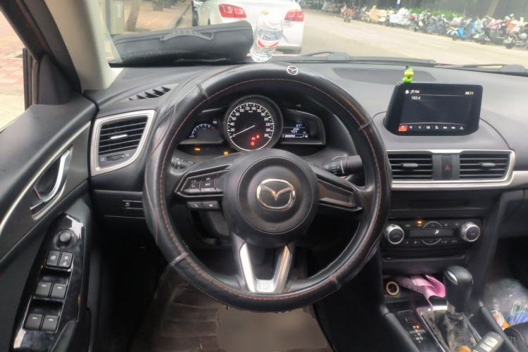 Used Mazda 3 Axela 2017 Sedan 1.5L Automatic Luxury Model Emission Standard China V Steering Wheel