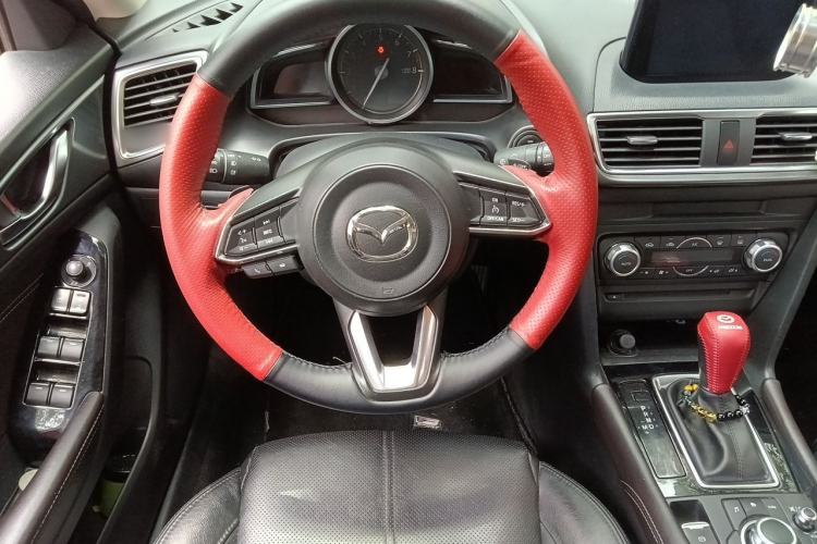 Used Mazda 3 Axela 2017 Hatchback 2.0L Automatic Sport Model China V Emission Standard Steering Wheel
