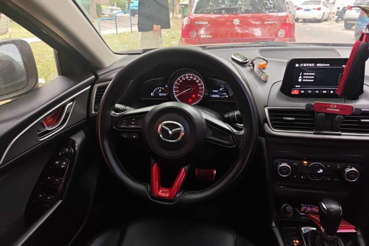 Used Mazda 3 Axela 2017 Sedan 1.5L Automatic Luxury Model Emission Standard China V Steering Wheel