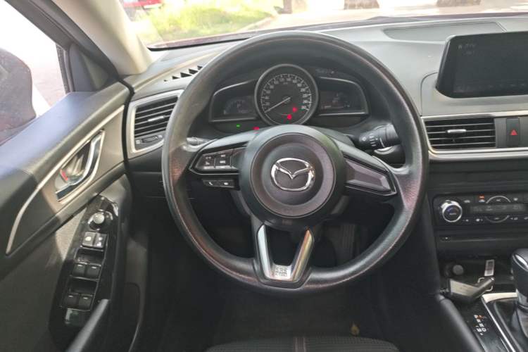 Used Mazda 3 Axela 2017 Sedan 1.5L Automatic Luxury Model Emission Standard China V Steering Wheel