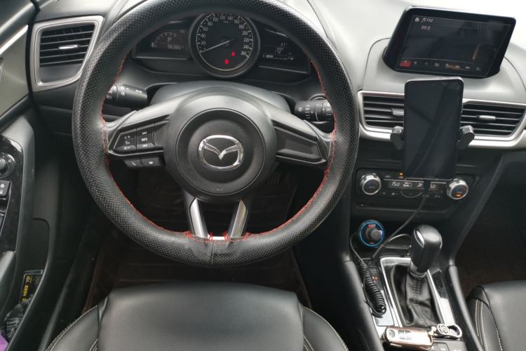 Used Mazda 3 Axela 2017 Hatchback 1.5L Automatic Luxury Model Emission Standard China V Steering Wheel