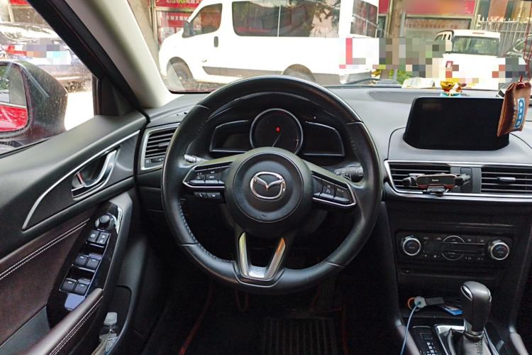 Used Mazda 3 Axela 2017 Hatchback 2.0L Automatic Sport Model China V Emission Standard Steering Wheel