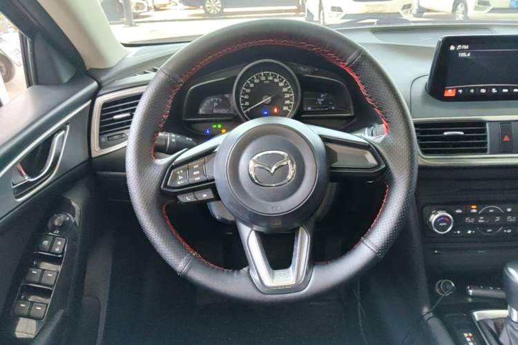 Used Mazda 3 Axela 2017 Sedan 1.5L Automatic Luxury Model Emission Standard China V Steering Wheel