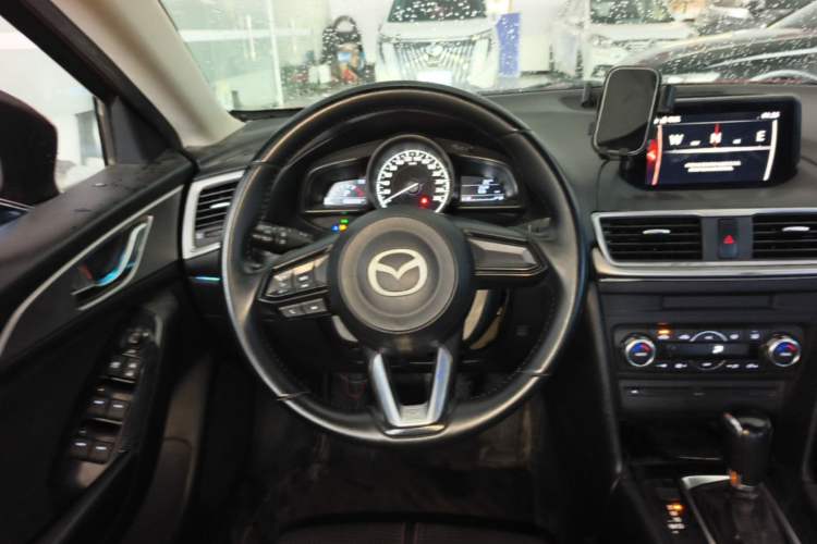 Used Mazda 3 Axela 2017 Sedan 1.5L Automatic Luxury Model Emission Standard China V Steering Wheel