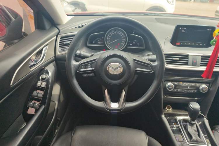 Used Mazda 3 Axela 2017 Sedan 1.5L Automatic Luxury Model Emission Standard China V Steering Wheel