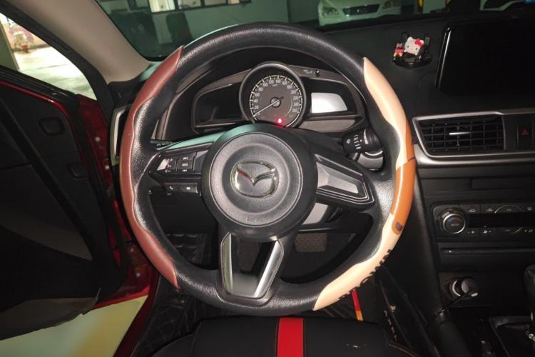 Used Mazda 3 Axela 2017 Sedan 1.5L Automatic Luxury Model Emission Standard China V Steering Wheel