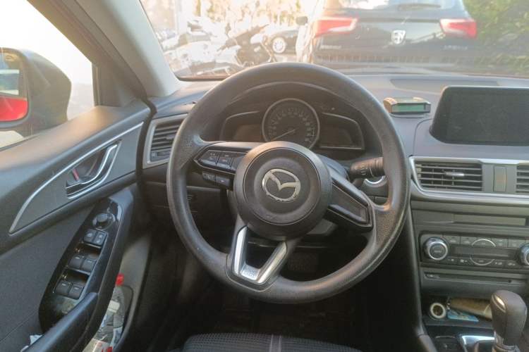Used Mazda 3 Axela 2017 Sedan 1.5L Automatic Luxury Model Emission Standard China V Steering Wheel