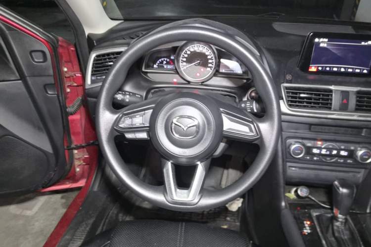 Used Mazda 3 Axela 2017 Sedan 1.5L Automatic Luxury Model Emission Standard China V Steering Wheel