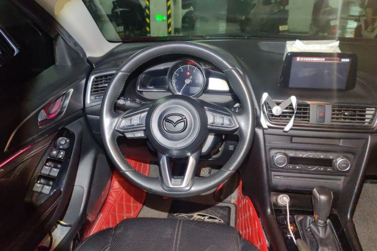 Used Mazda 3 Axela 2017 Sedan 2.0L Automatic Flagship Model China V Standard Steering Wheel