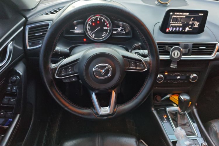 Used Mazda 3 Axela 2017 Hatchback 2.0L Automatic Sport Model China V Emission Standard Steering Wheel