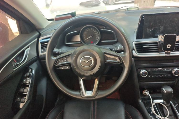 Used Mazda 3 Axela 2017 Hatchback 1.5L Automatic Luxury Model Emission Standard China V Steering Wheel