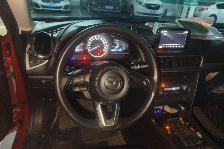 Used Mazda 3 Axela 2017 Sedan 1.5L Automatic Luxury Model Emission Standard China V Steering Wheel