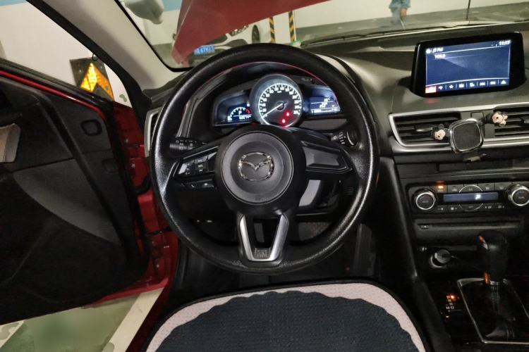 Used Mazda 3 Axela 2017 Sedan 1.5L Automatic Luxury Model Emission Standard China V Steering Wheel