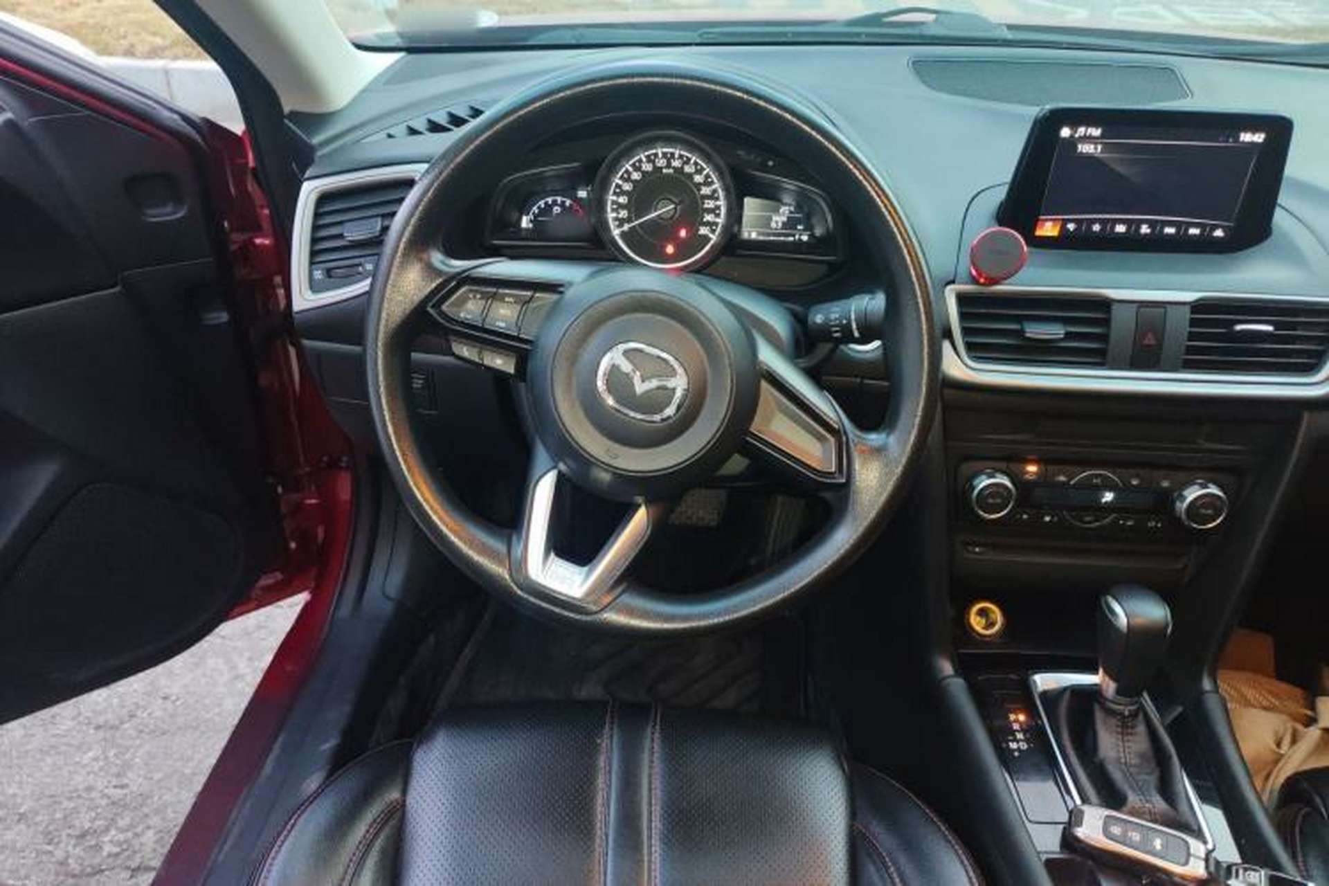 Used Mazda 3 Axela 2017 Sedan 1.5L Automatic Luxury Model Emission Standard China V Steering Wheel