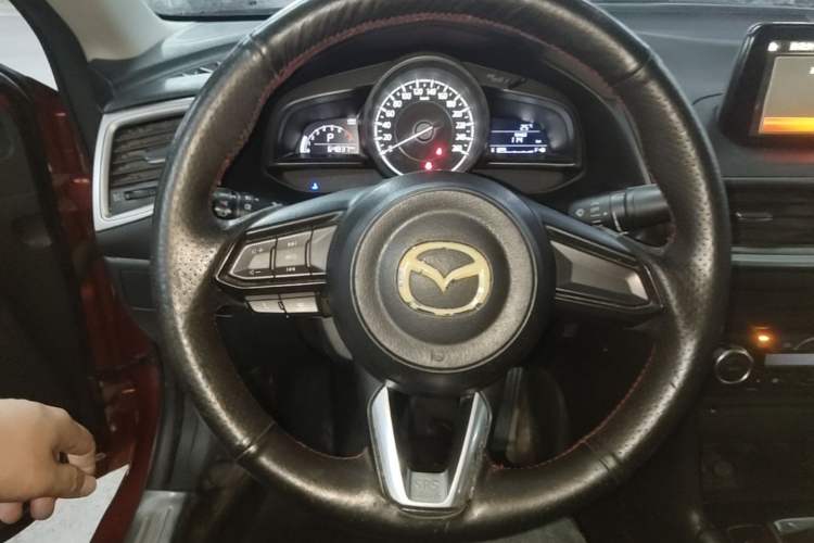 Used Mazda 3 Axela 2017 Sedan 1.5L Automatic Luxury Model Emission Standard China V Steering Wheel