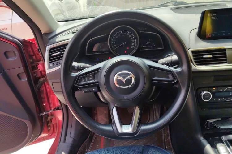 Used Mazda 3 Axela 2017 Sedan 1.5L Automatic Luxury Model Emission Standard China V Steering Wheel