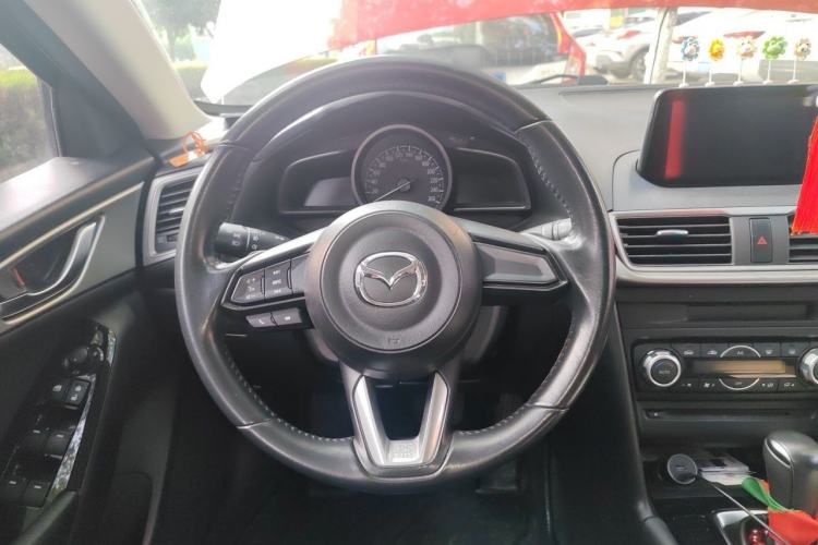 Used Mazda 3 Axela 2017 Hatchback 2.0L Automatic Luxury Model Emission Standard China V Steering Wheel
