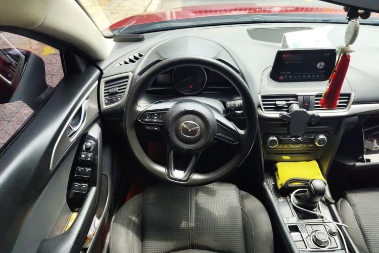 Used Mazda 3 Axela 2017 Sedan 1.5L Automatic Luxury Model Emission Standard China V Steering Wheel