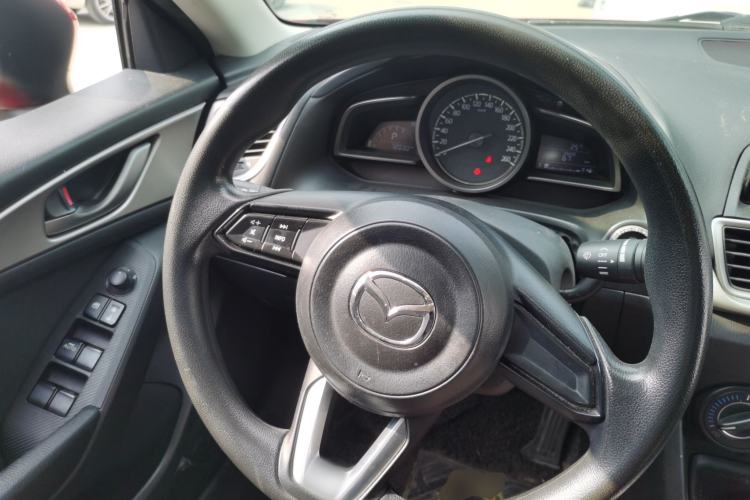 Used Mazda 3 Axela 2017 Sedan 1.5L Automatic Comfort Model Emission Standard China V Steering Wheel