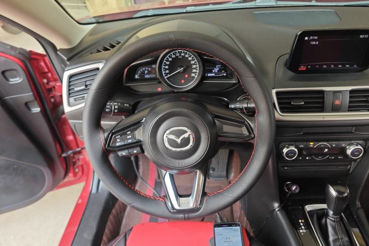 Used Mazda 3 Axela 2017 Sedan 1.5L Automatic Luxury Model Emission Standard China V Steering Wheel