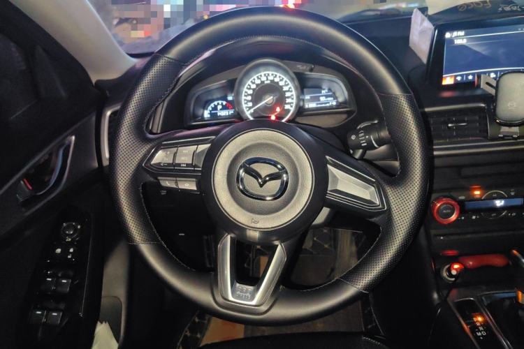 Used Mazda 3 Axela 2017 Sedan 1.5L Automatic Luxury Model China VI Standard Steering Wheel