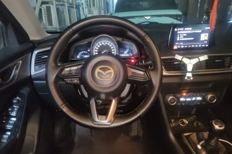 Used Mazda 3 Axela 2017 Sedan 1.5L Manual Luxury Model Emission Standard China V Steering Wheel