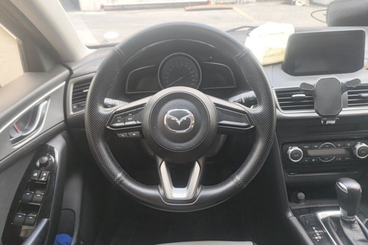 Used Mazda 3 Axela 2017 Hatchback 1.5L Automatic Luxury Model Emission Standard China V Steering Wheel