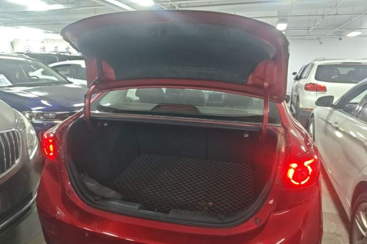 Used Mazda 3 Axela 2017 Sedan 1.5L Automatic Luxury Model Emission Standard China V Trunk
