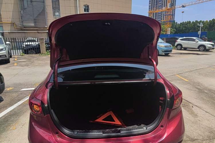 Used Mazda 3 Axela 2017 Sedan 1.5L Automatic Luxury Model Emission Standard China V Trunk