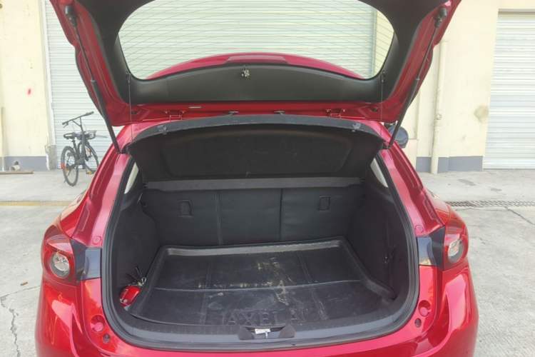 Used Mazda 3 Axela 2017 Hatchback 1.5L Automatic Comfort Model Emission Standard China V Trunk