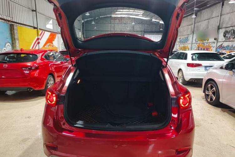 Used Mazda 3 Axela 2017 Hatchback 2.0L Automatic Sport Model China V Emission Standard Trunk