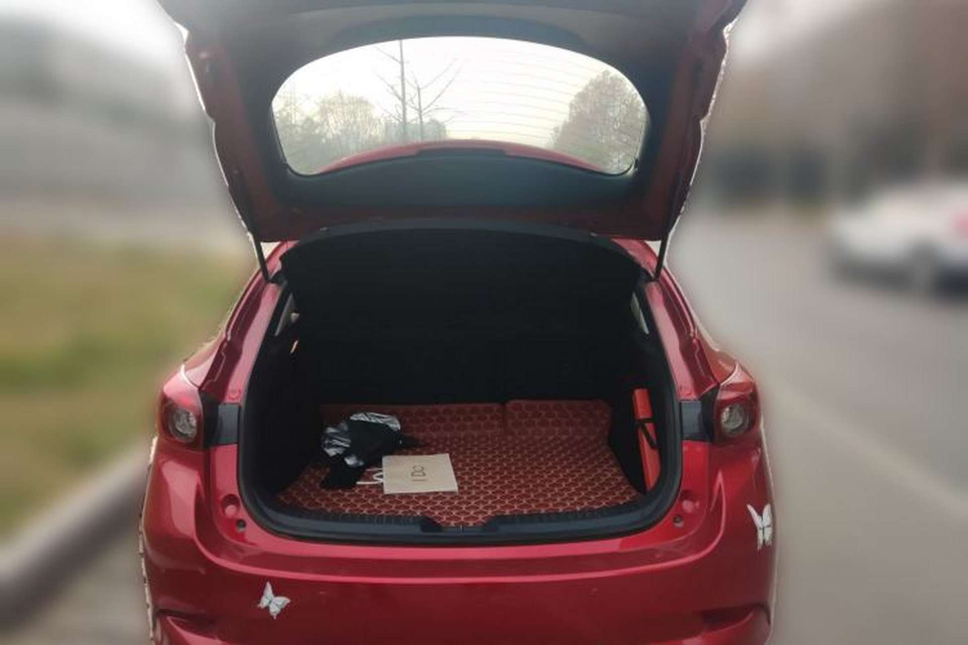Used Mazda 3 Axela 2017 Hatchback 2.0L Automatic Sport Model China V Emission Standard Trunk