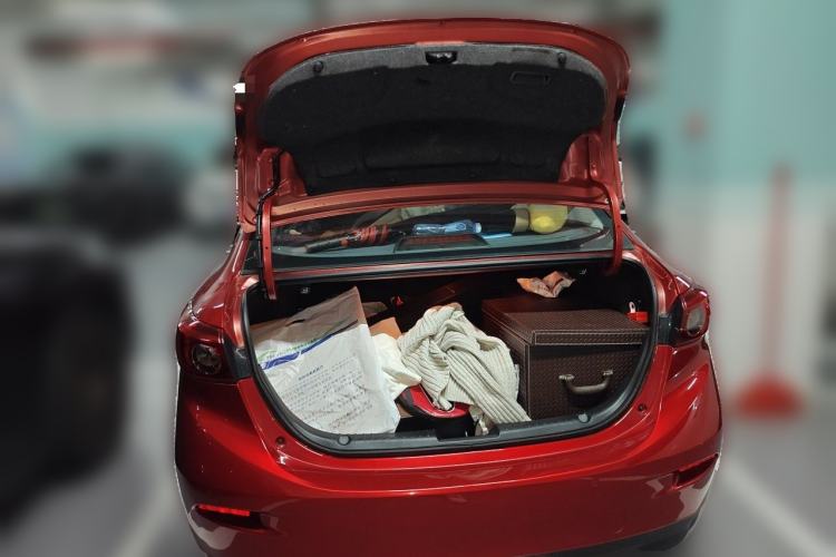 Used Mazda 3 Axela 2017 Sedan 1.5L Automatic Luxury Model Emission Standard China V Trunk