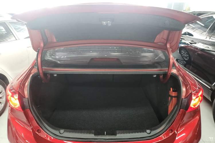 Used Mazda 3 Axela 2017 Sedan 1.5L Automatic Luxury Model Emission Standard China V Trunk