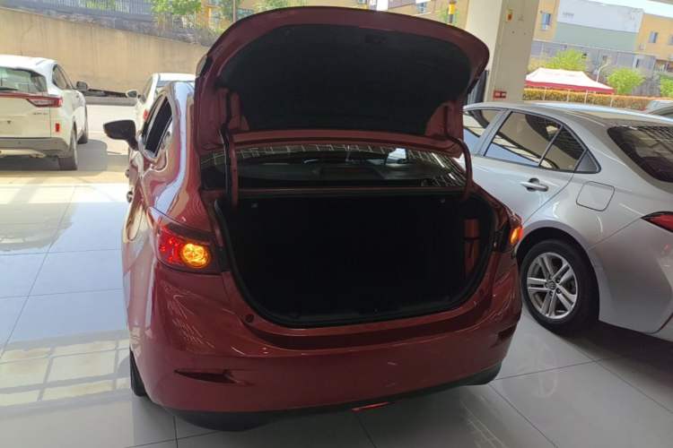 Used Mazda 3 Axela 2017 Sedan 1.5L Automatic Comfort Model Emission Standard China V Trunk