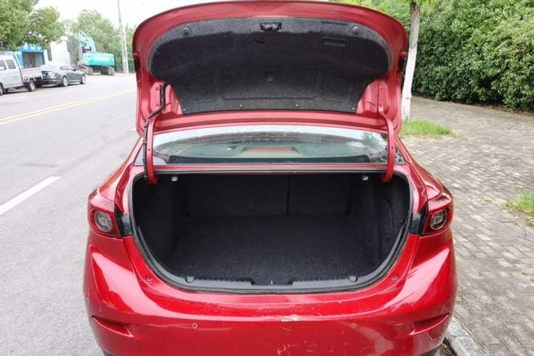 Used Mazda 3 Axela 2017 Sedan 1.5L Automatic Luxury Model Emission Standard China V Trunk